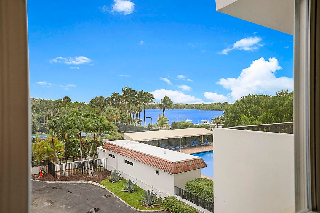 На продажу: $550,000 (2 спален, 2 ванн, 1031 Квадратных фут)