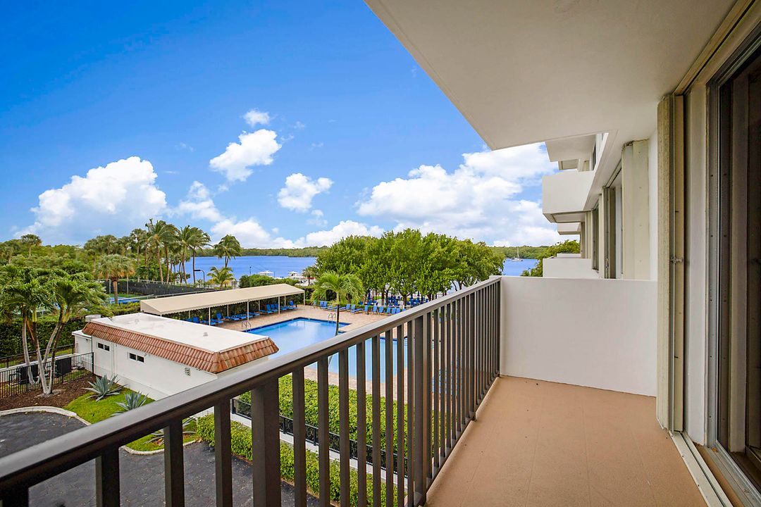 На продажу: $550,000 (2 спален, 2 ванн, 1031 Квадратных фут)