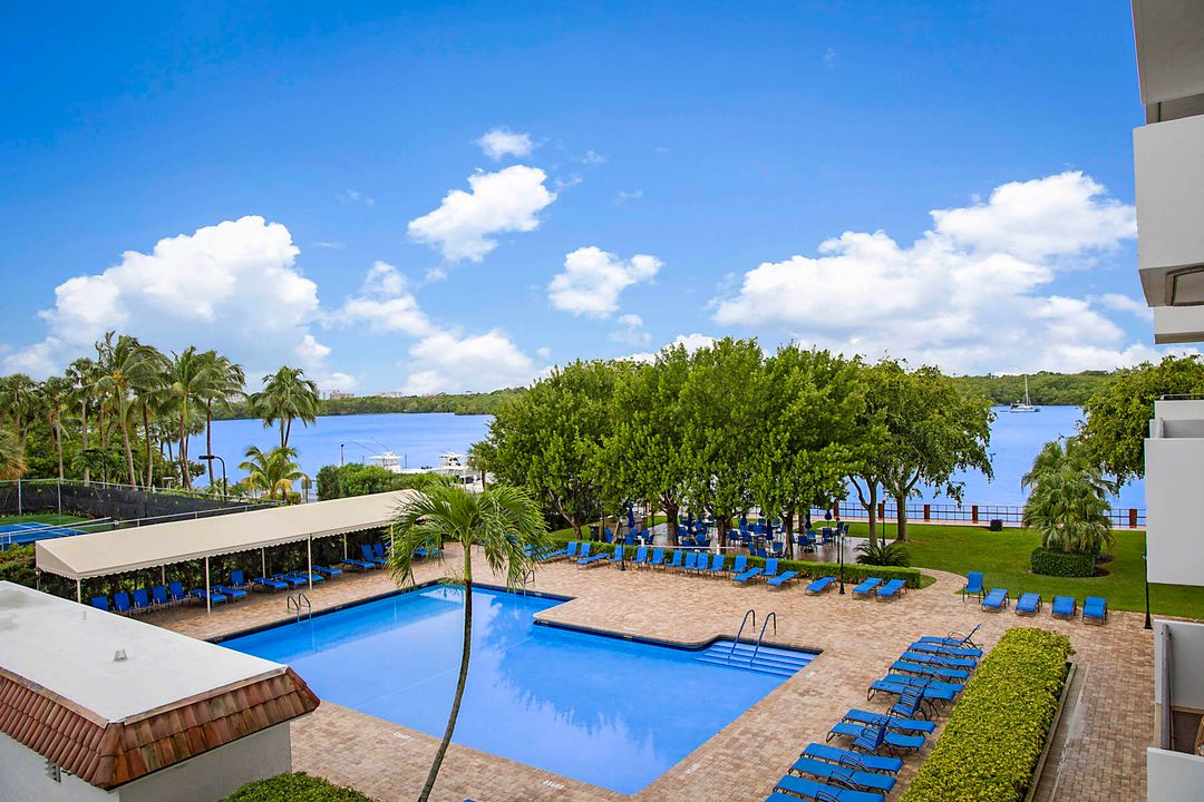 На продажу: $550,000 (2 спален, 2 ванн, 1031 Квадратных фут)