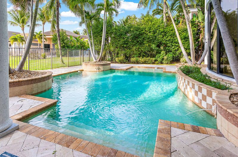 На продажу: $2,799,000 (5 спален, 7 ванн, 6519 Квадратных фут)