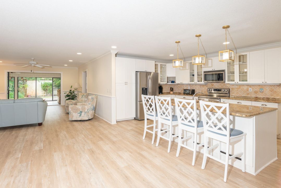 For Sale: $549,000 (2 beds, 2 baths, 2128 Square Feet)