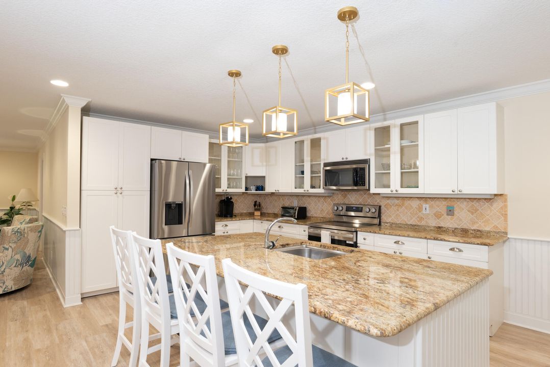 For Sale: $549,000 (2 beds, 2 baths, 2128 Square Feet)