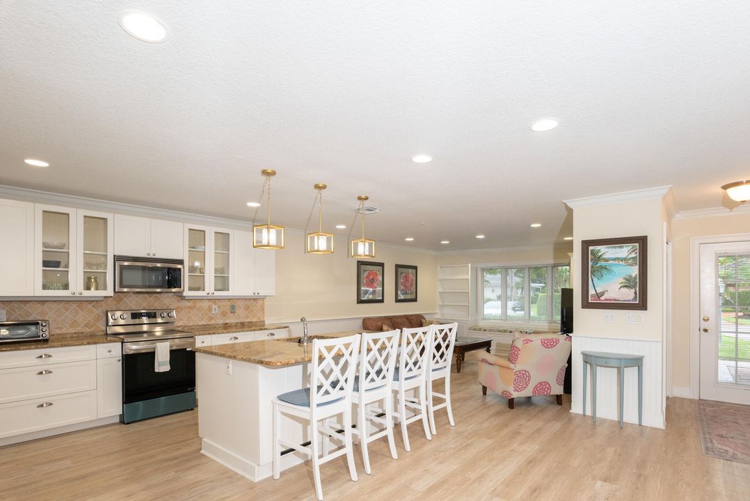 For Sale: $549,000 (2 beds, 2 baths, 2128 Square Feet)