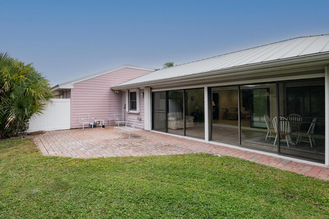 For Sale: $549,000 (2 beds, 2 baths, 2128 Square Feet)