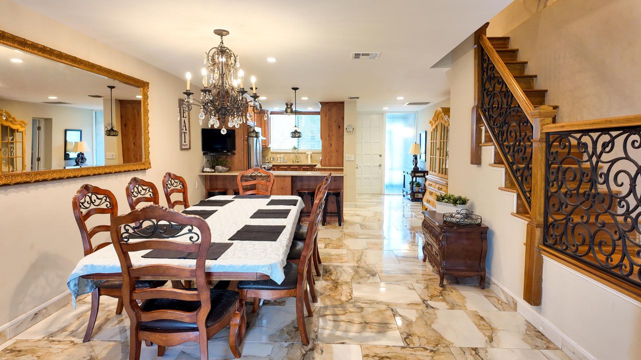 For Rent: $2,950 (3 beds, 2 baths, 1502 Square Feet)