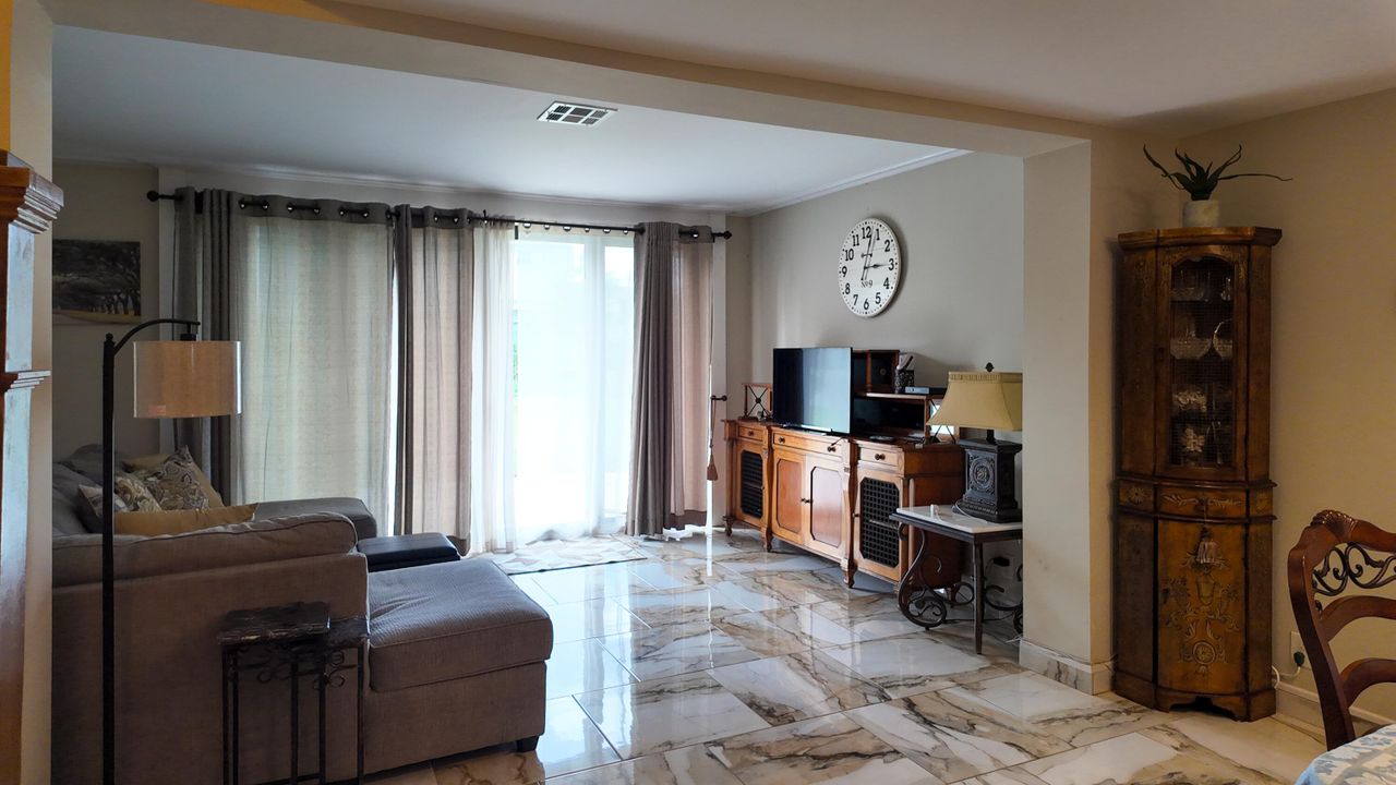 For Rent: $2,950 (3 beds, 2 baths, 1502 Square Feet)