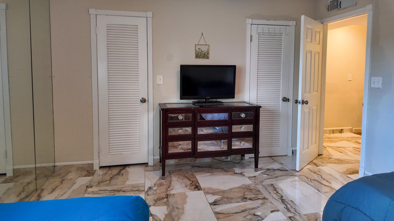 For Rent: $2,950 (3 beds, 2 baths, 1502 Square Feet)