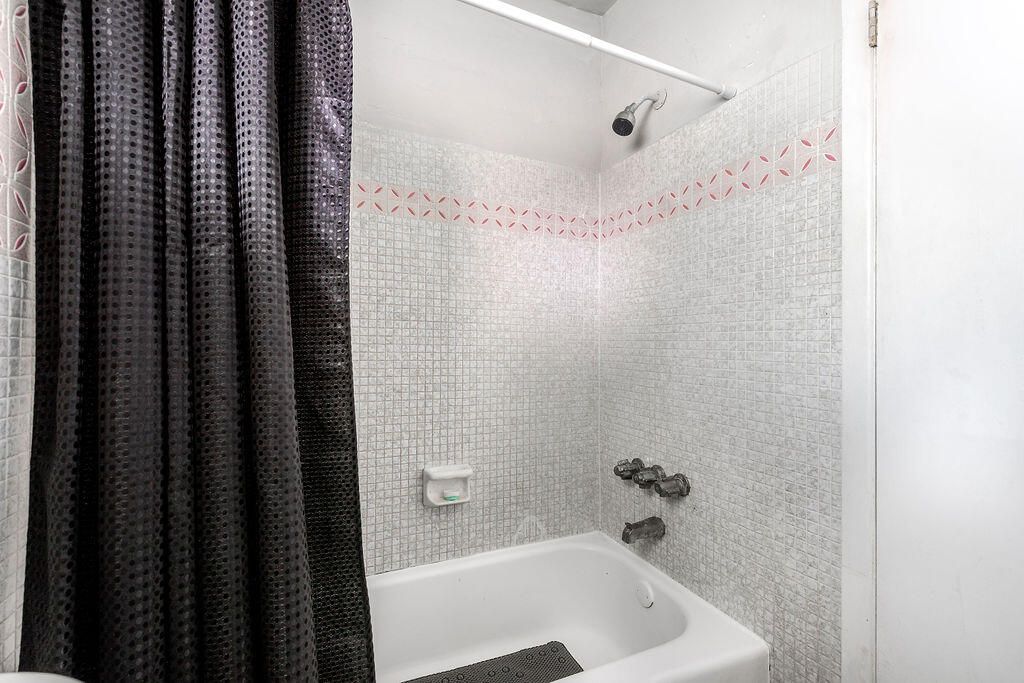 For Rent: $1,950 (2 beds, 1 baths, 524 Square Feet)