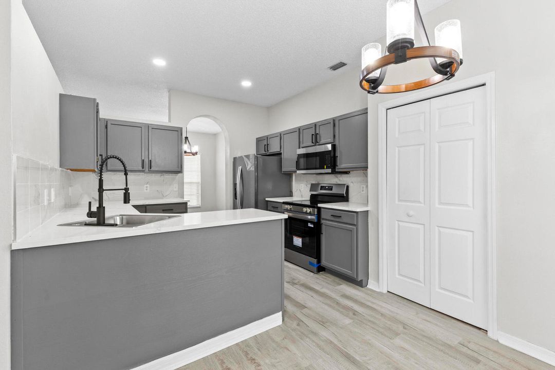 For Sale: $435,000 (3 beds, 2 baths, 1623 Square Feet)