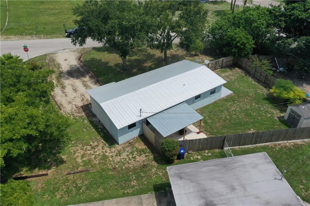 待售: $245,000 (1 贝兹, 1 浴室, 880 平方英尺)