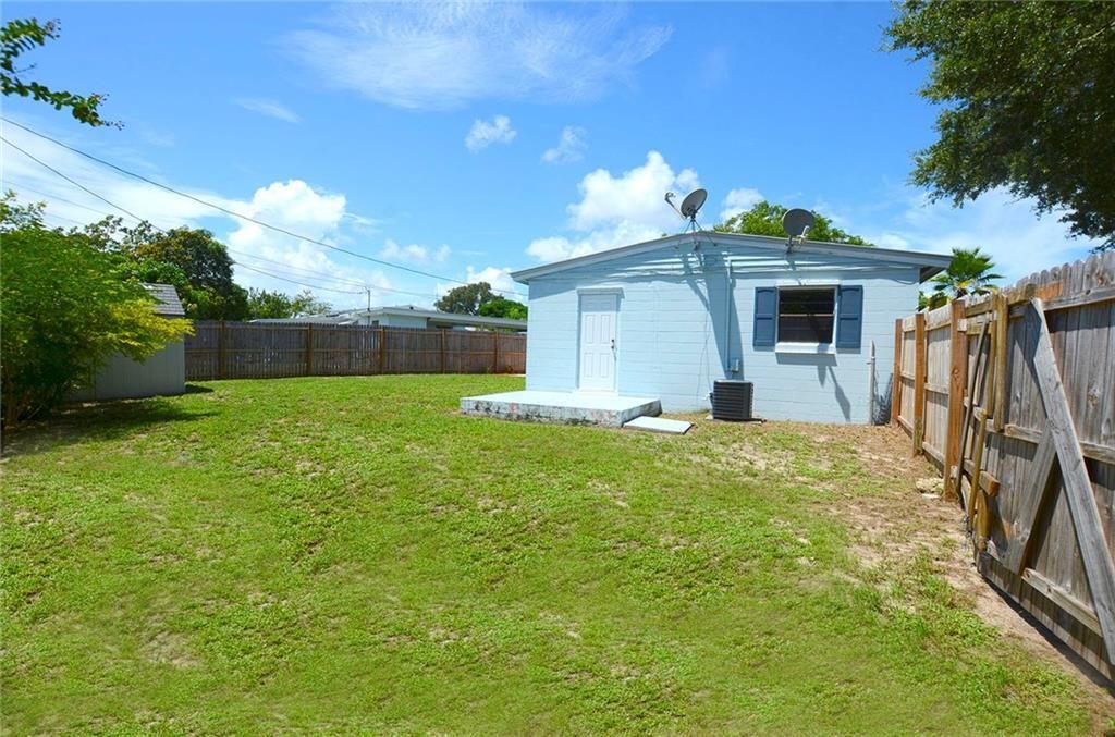 待售: $245,000 (1 贝兹, 1 浴室, 880 平方英尺)