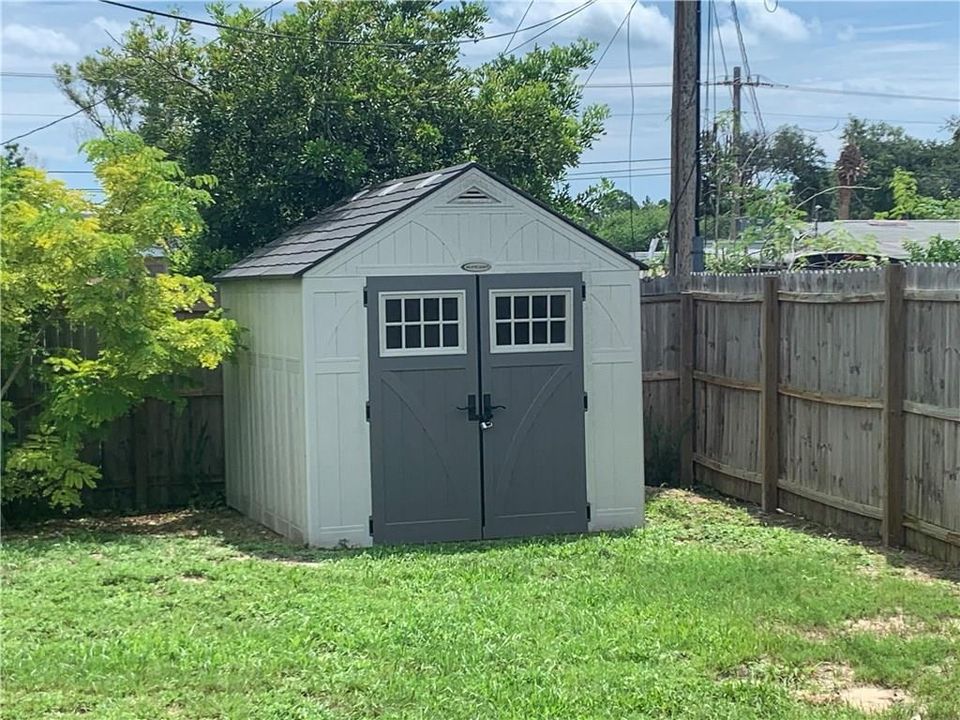 待售: $245,000 (1 贝兹, 1 浴室, 880 平方英尺)