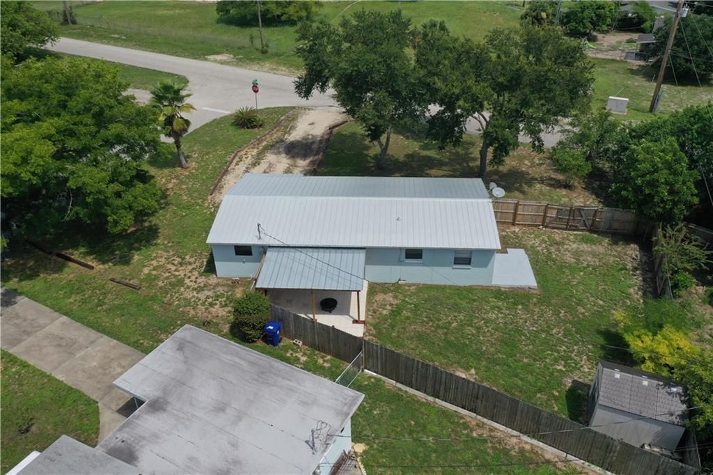 待售: $245,000 (1 贝兹, 1 浴室, 880 平方英尺)