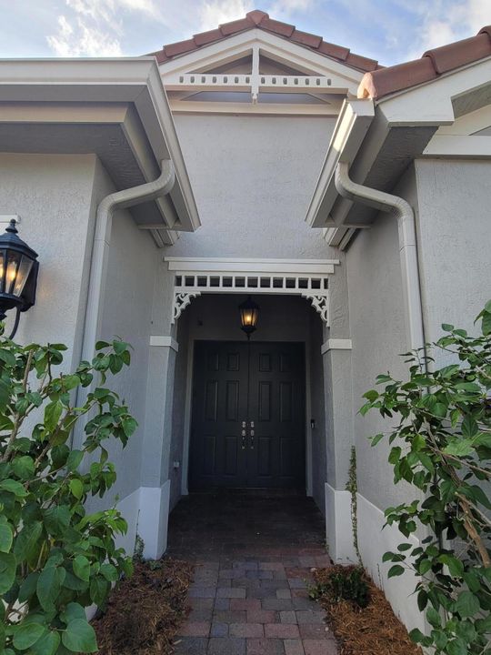 For Rent: $4,000 (5 beds, 3 baths, 2807 Square Feet)