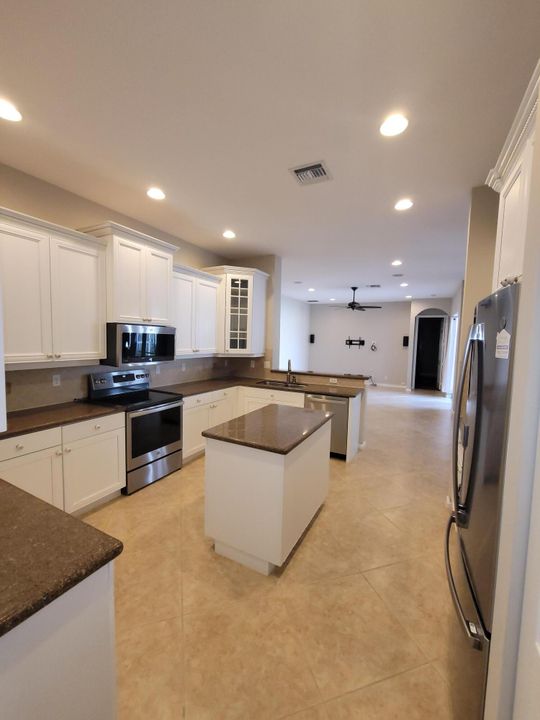 For Rent: $4,000 (5 beds, 3 baths, 2807 Square Feet)