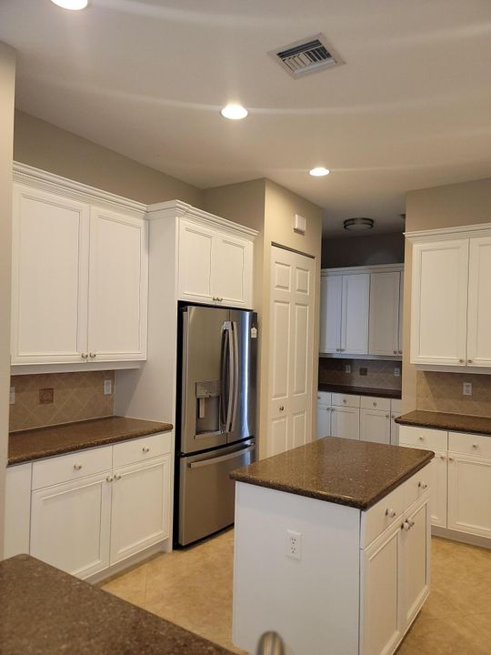 For Rent: $4,000 (5 beds, 3 baths, 2807 Square Feet)