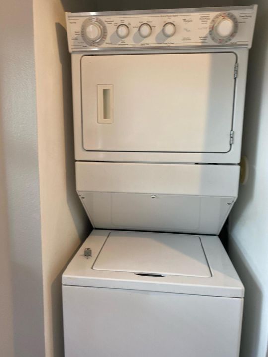 На продажу: $199,000 (2 спален, 2 ванн, 863 Квадратных фут)