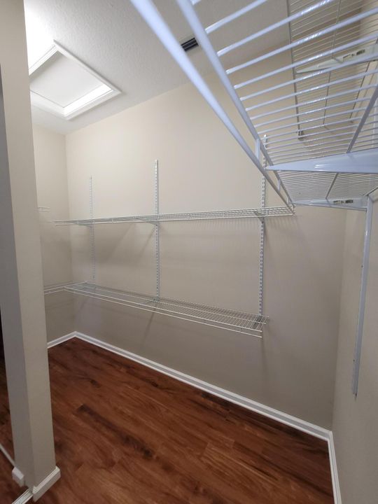 For Rent: $4,000 (5 beds, 3 baths, 2807 Square Feet)