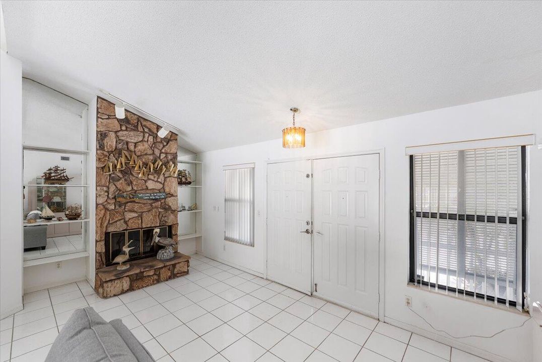 出租: $7,300 (3 贝兹, 2 浴室, 1608 平方英尺)