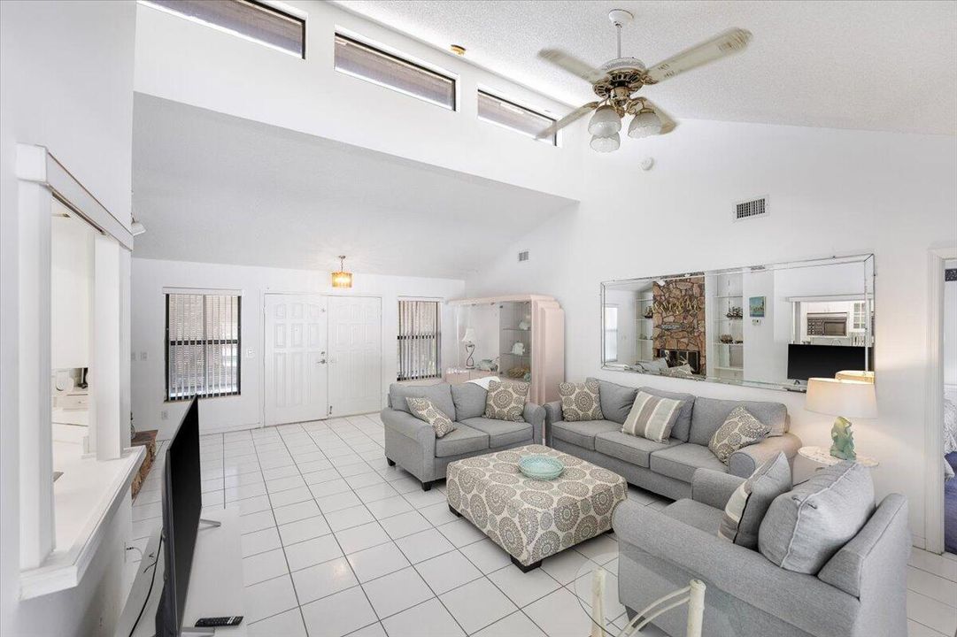 出租: $7,300 (3 贝兹, 2 浴室, 1608 平方英尺)