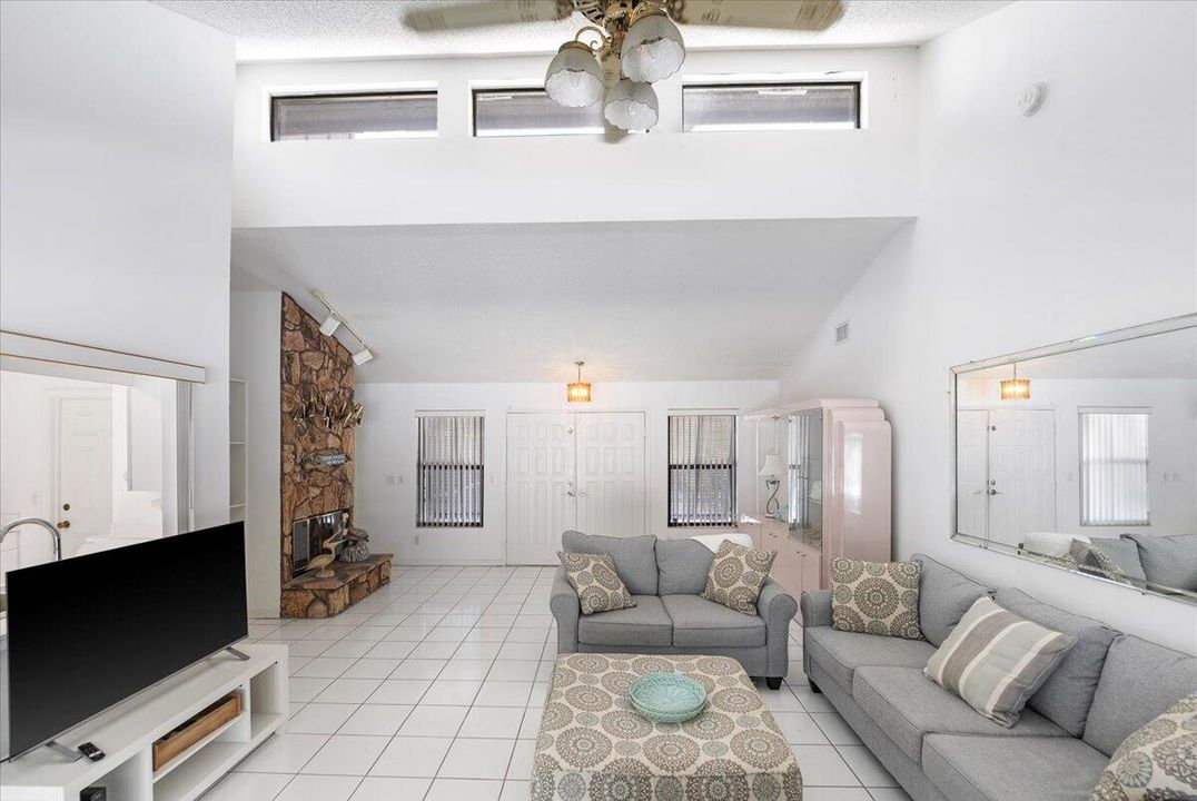 出租: $7,300 (3 贝兹, 2 浴室, 1608 平方英尺)