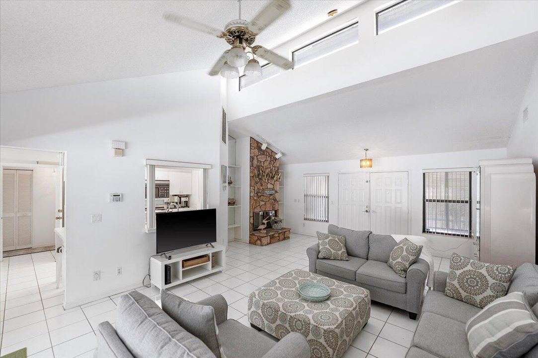 出租: $7,300 (3 贝兹, 2 浴室, 1608 平方英尺)