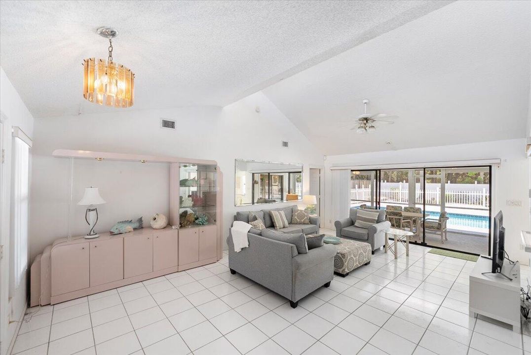 出租: $7,300 (3 贝兹, 2 浴室, 1608 平方英尺)