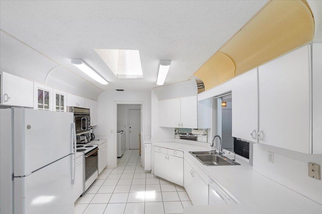 出租: $7,300 (3 贝兹, 2 浴室, 1608 平方英尺)