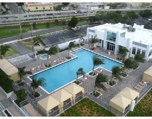 For Rent: $3,150 (2 beds, 2 baths, 1083 Square Feet)