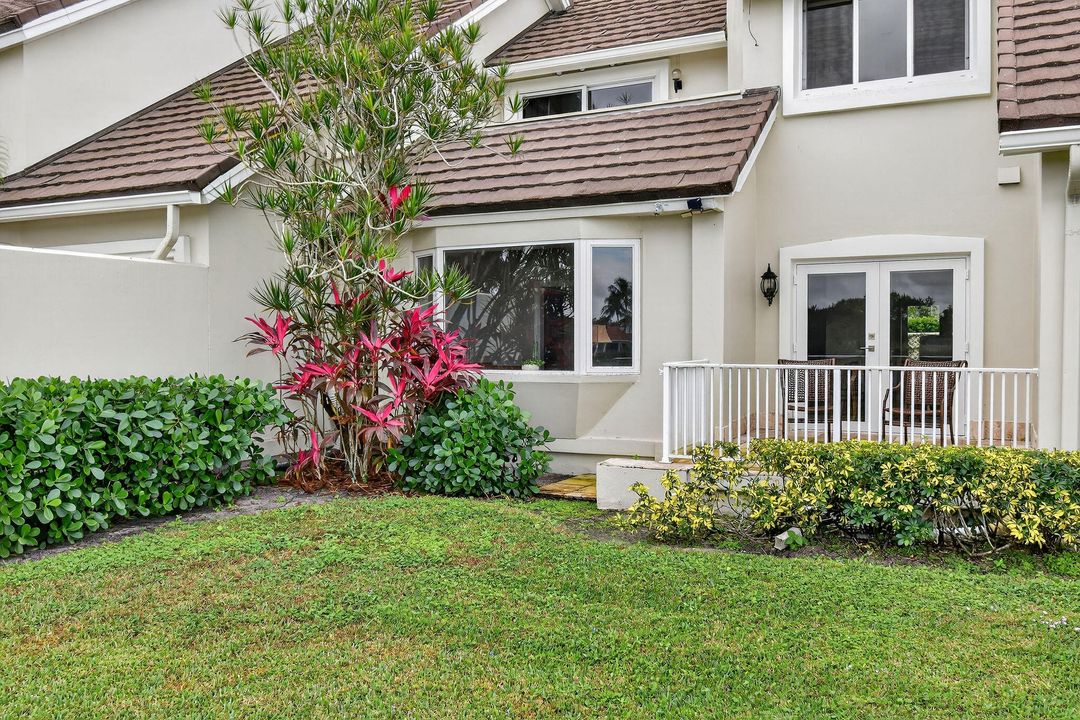 For Sale: $925,000 (2 beds, 2 baths, 1928 Square Feet)