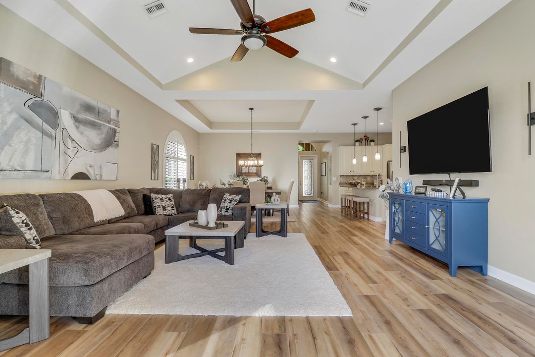 待售: $545,000 (2 贝兹, 2 浴室, 2086 平方英尺)