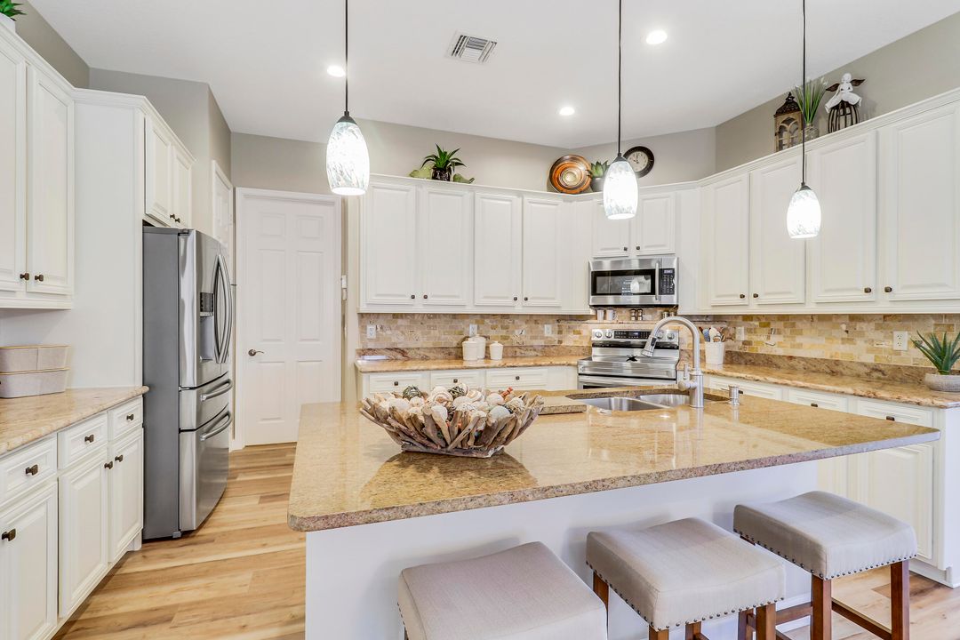 待售: $545,000 (2 贝兹, 2 浴室, 2086 平方英尺)