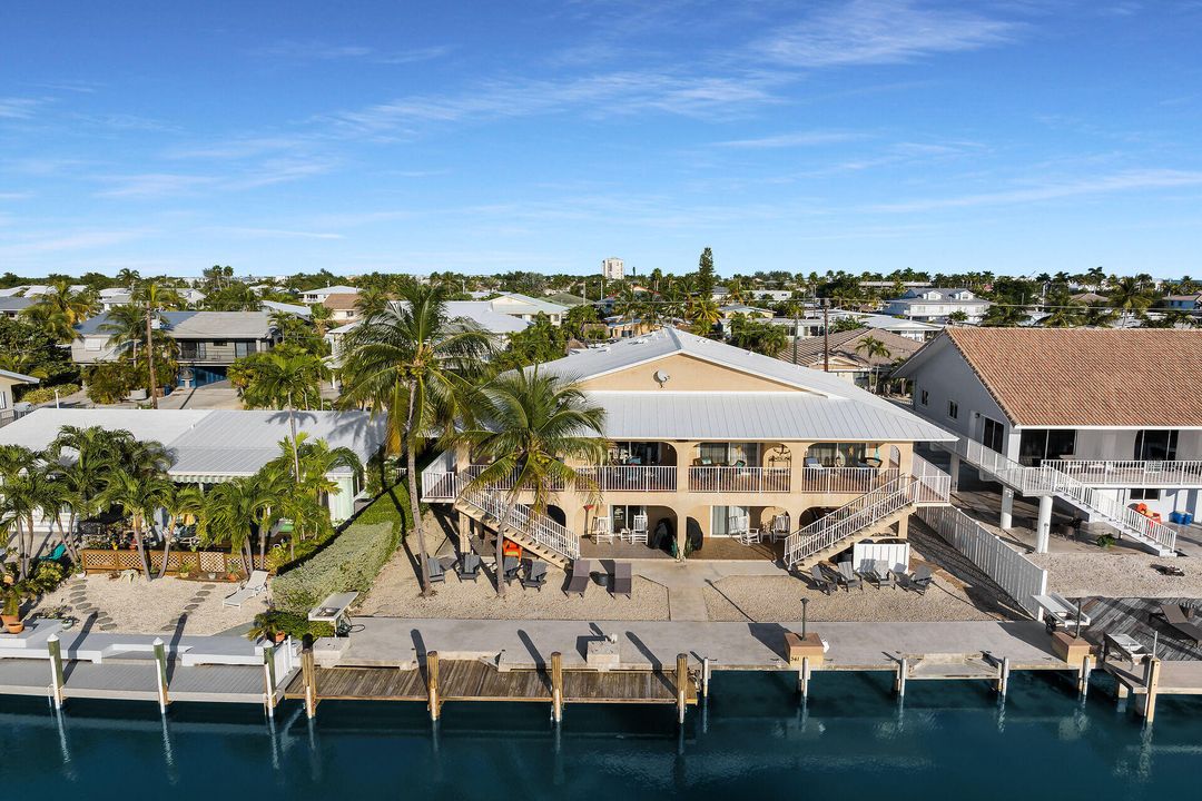 For Sale: $1,499,900 (4 beds, 3 baths, 1813 Square Feet)