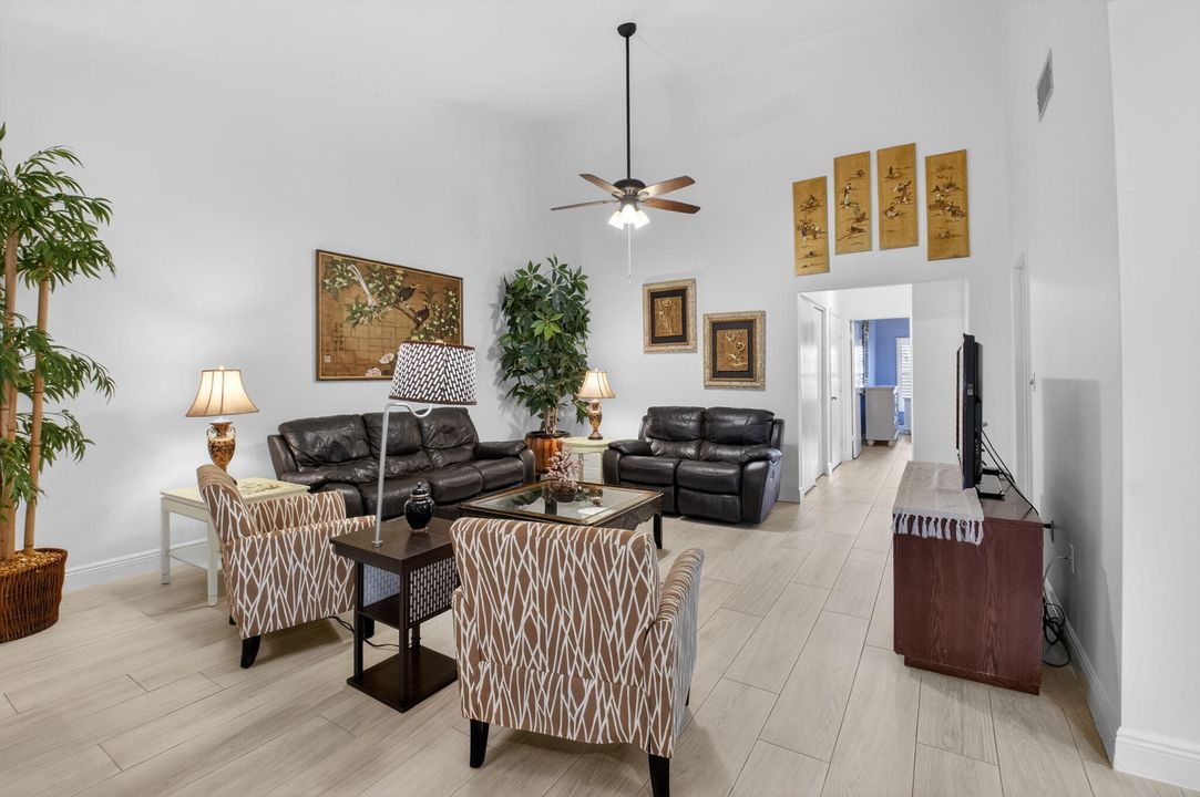 Active With Contract: $430,000 (2 beds, 2 baths, 1369 Square Feet)