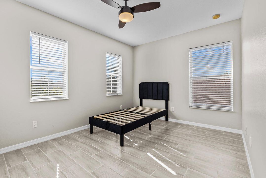 待售: $499,000 (4 贝兹, 2 浴室, 2229 平方英尺)