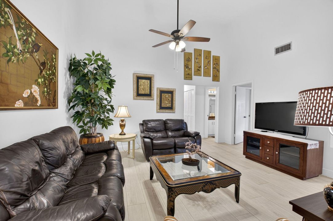 Active With Contract: $430,000 (2 beds, 2 baths, 1369 Square Feet)