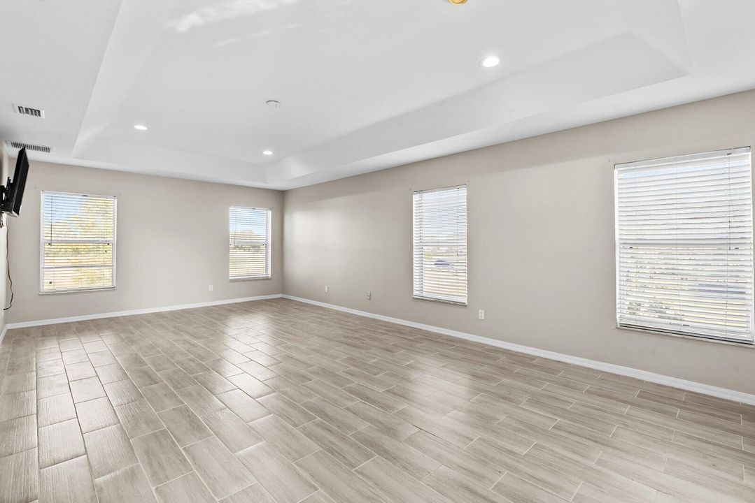 待售: $499,000 (4 贝兹, 2 浴室, 2229 平方英尺)