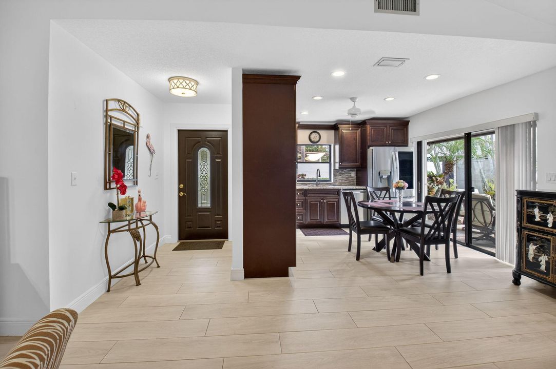 Active With Contract: $430,000 (2 beds, 2 baths, 1369 Square Feet)