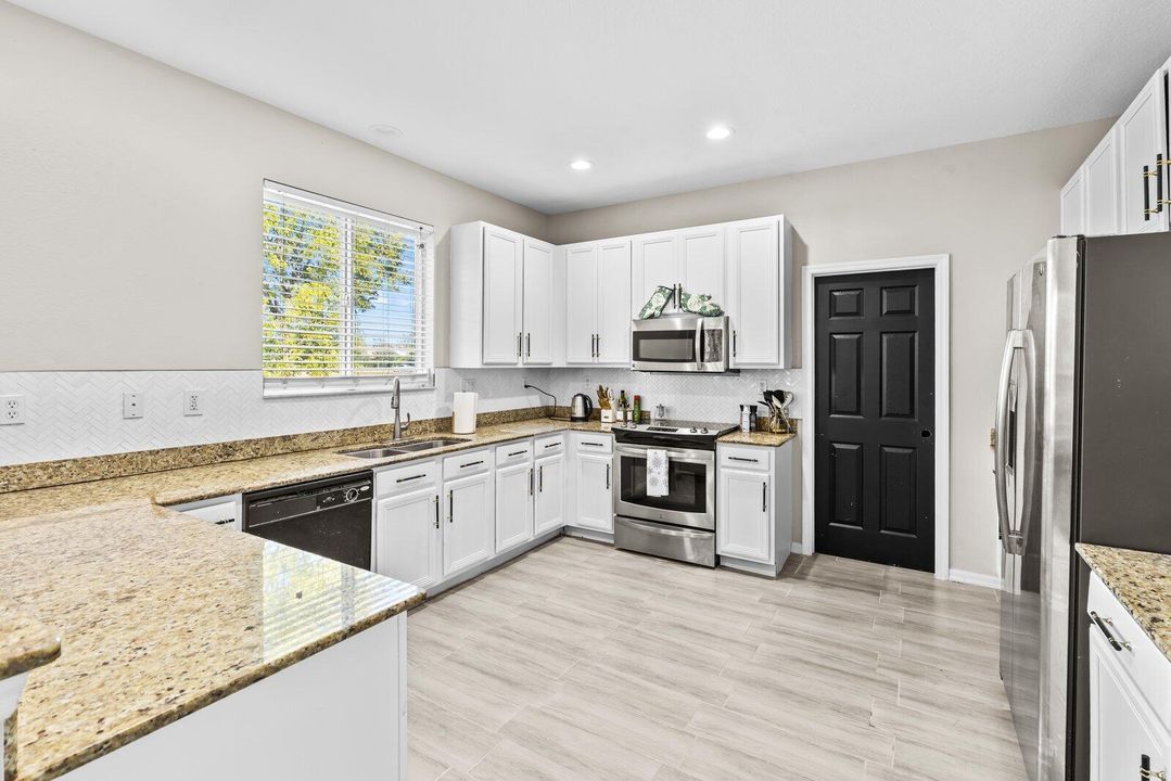 待售: $499,000 (4 贝兹, 2 浴室, 2229 平方英尺)