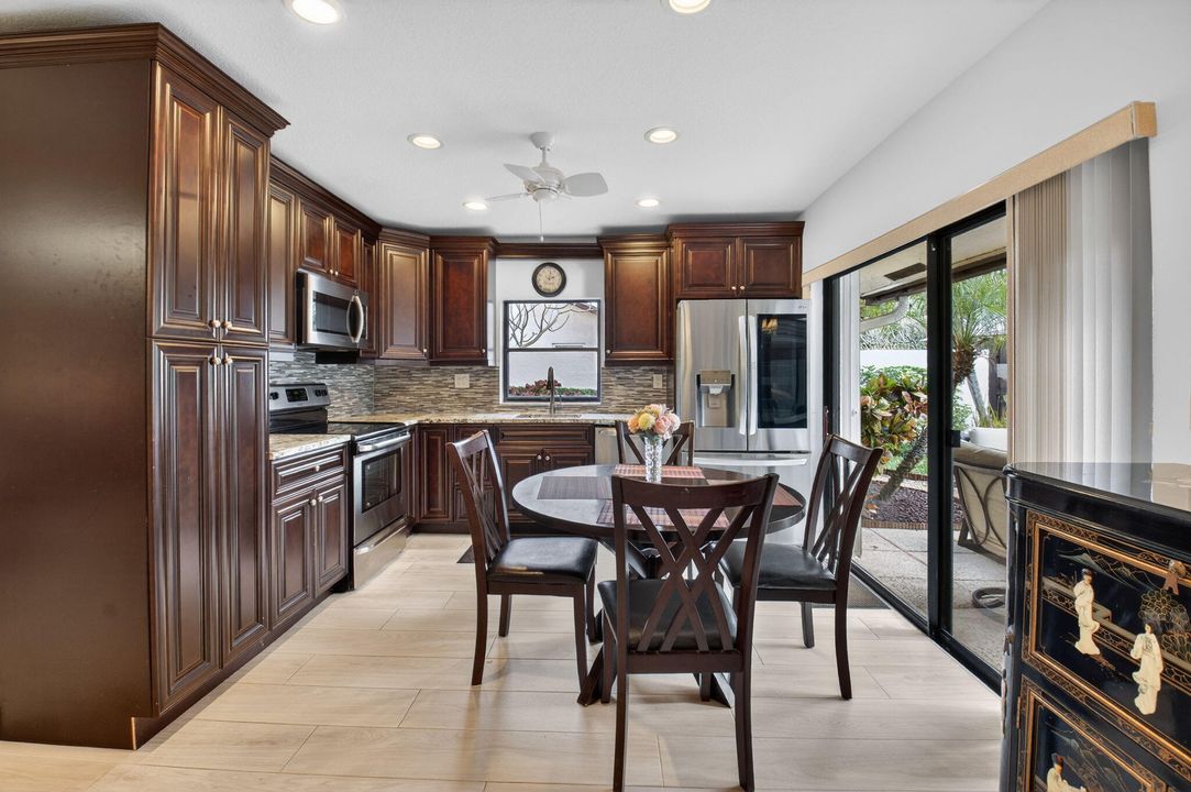 Active With Contract: $430,000 (2 beds, 2 baths, 1369 Square Feet)