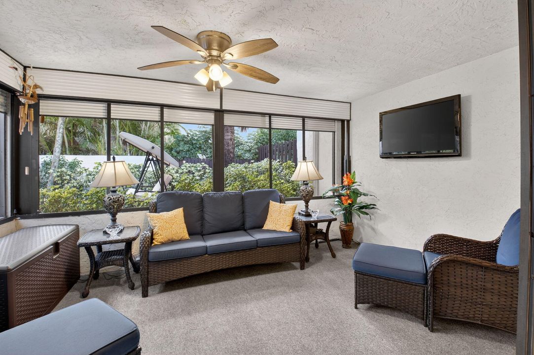 Active With Contract: $430,000 (2 beds, 2 baths, 1369 Square Feet)