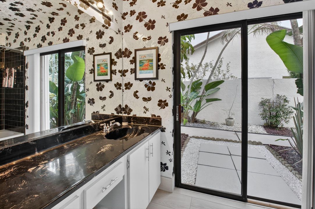 Active With Contract: $430,000 (2 beds, 2 baths, 1369 Square Feet)