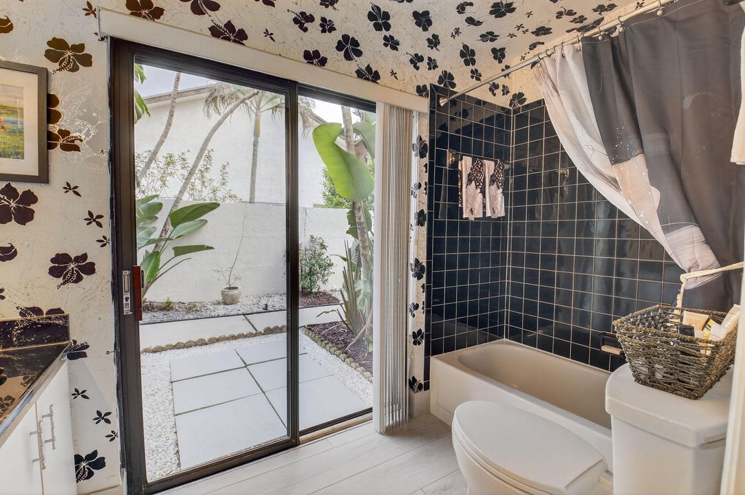 Active With Contract: $430,000 (2 beds, 2 baths, 1369 Square Feet)