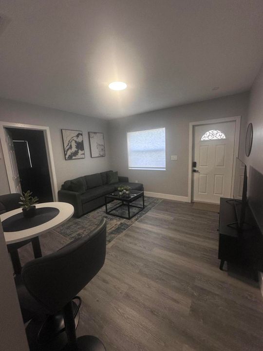 В аренду: $2,400 (2 спален, 1 ванн, 625 Квадратных фут)