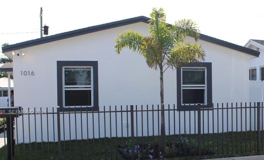 В аренду: $2,400 (2 спален, 1 ванн, 625 Квадратных фут)