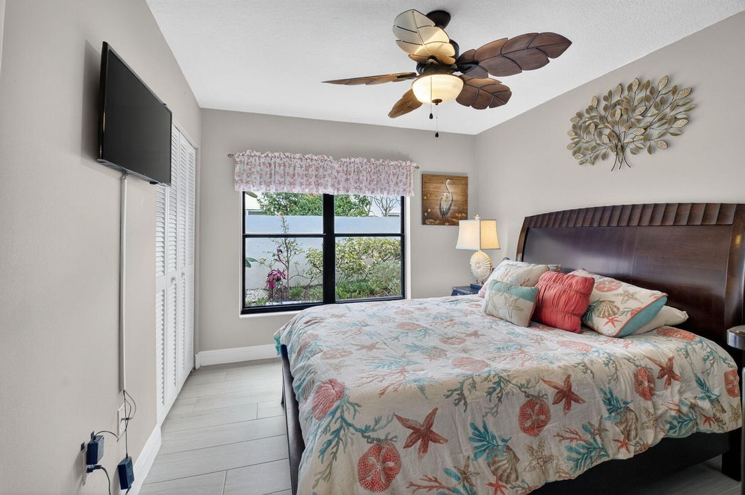 Active With Contract: $430,000 (2 beds, 2 baths, 1369 Square Feet)