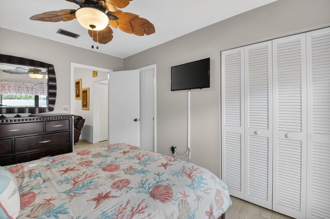 Active With Contract: $430,000 (2 beds, 2 baths, 1369 Square Feet)