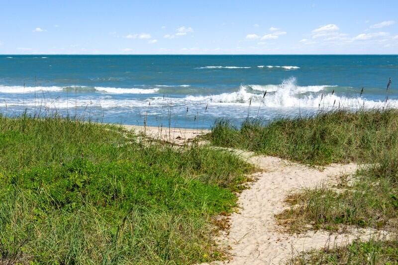 For Sale: $249,000 (2 beds, 2 baths, 1305 Square Feet)