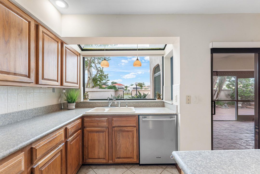 待售: $775,000 (4 贝兹, 3 浴室, 2743 平方英尺)