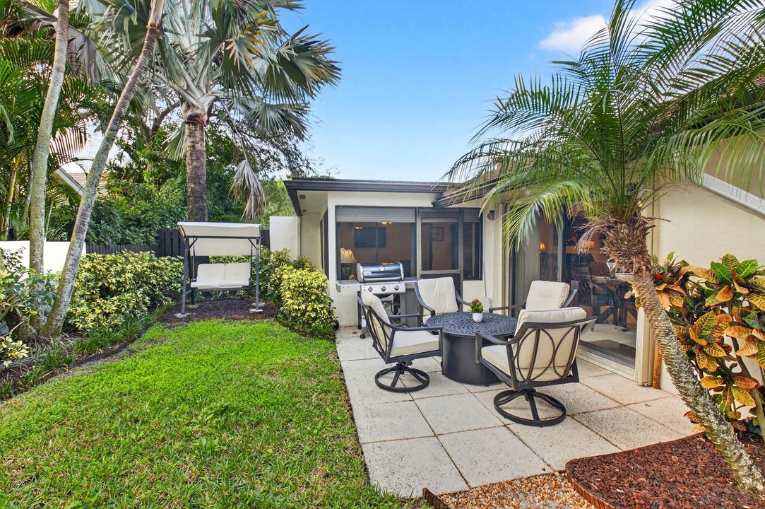 Active With Contract: $430,000 (2 beds, 2 baths, 1369 Square Feet)